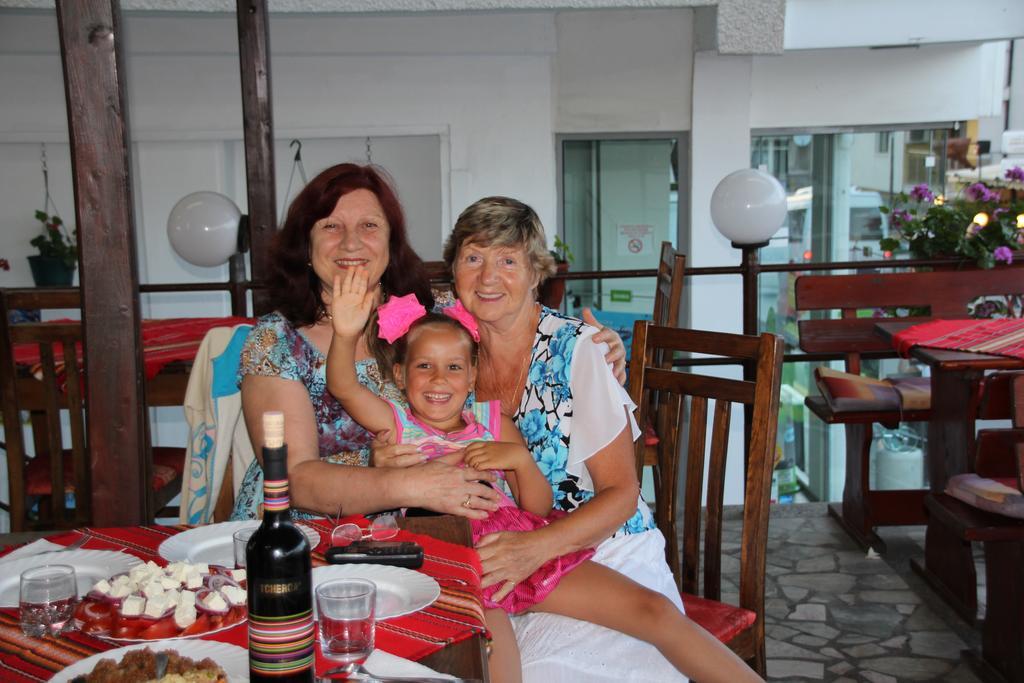 Family Hotel Verona Szozopol Szoba fotó