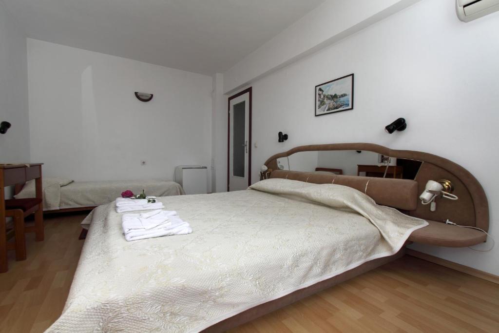 Family Hotel Verona Szozopol Szoba fotó