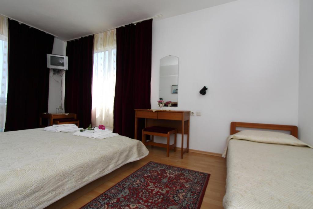 Family Hotel Verona Szozopol Szoba fotó