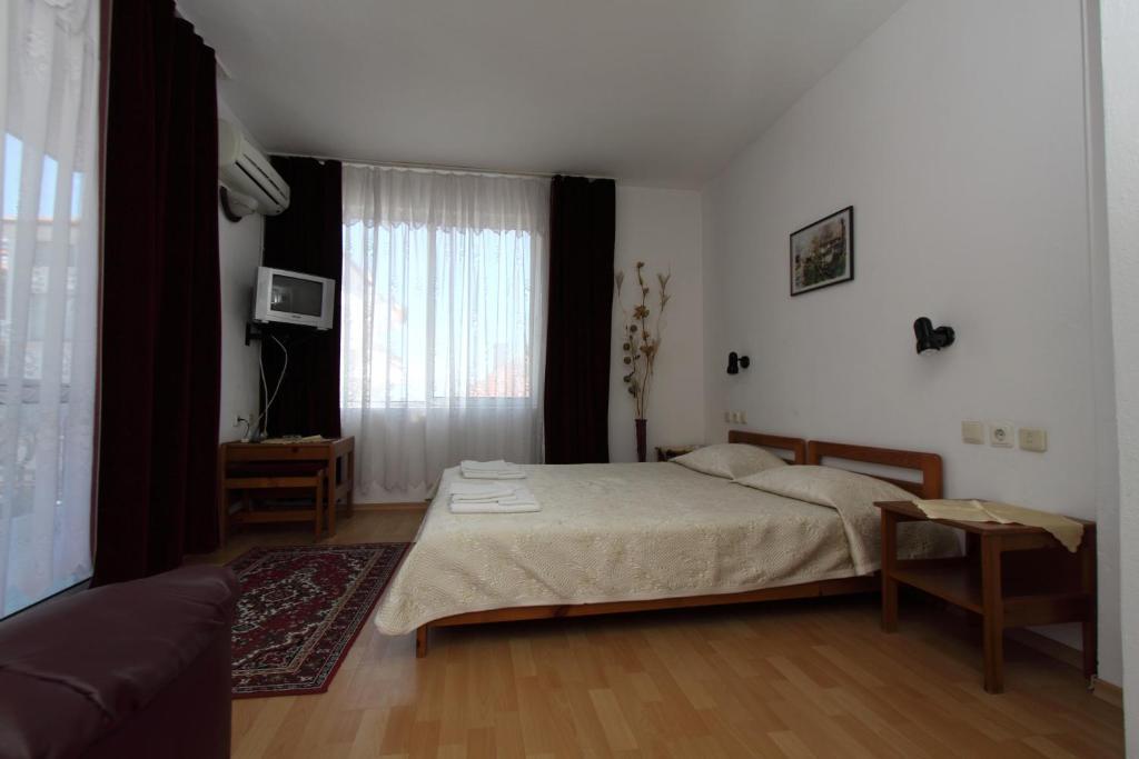 Family Hotel Verona Szozopol Szoba fotó