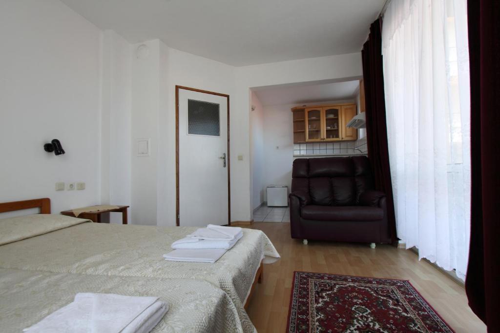 Family Hotel Verona Szozopol Szoba fotó