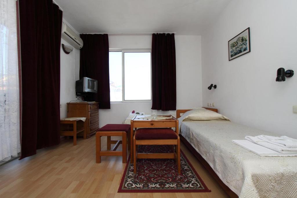 Family Hotel Verona Szozopol Szoba fotó