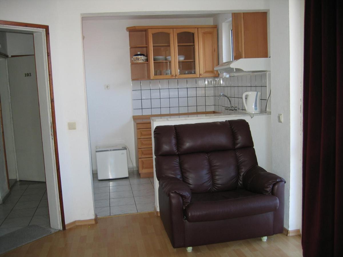 Family Hotel Verona Szozopol Szoba fotó